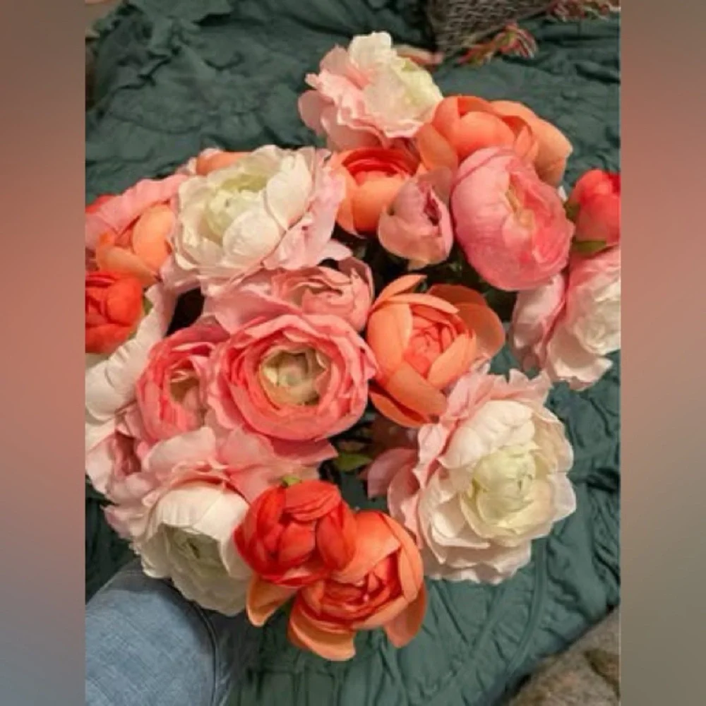Pottery Barn 1 Bunch Faux Ranunculus / 💐 Bouquet NWT